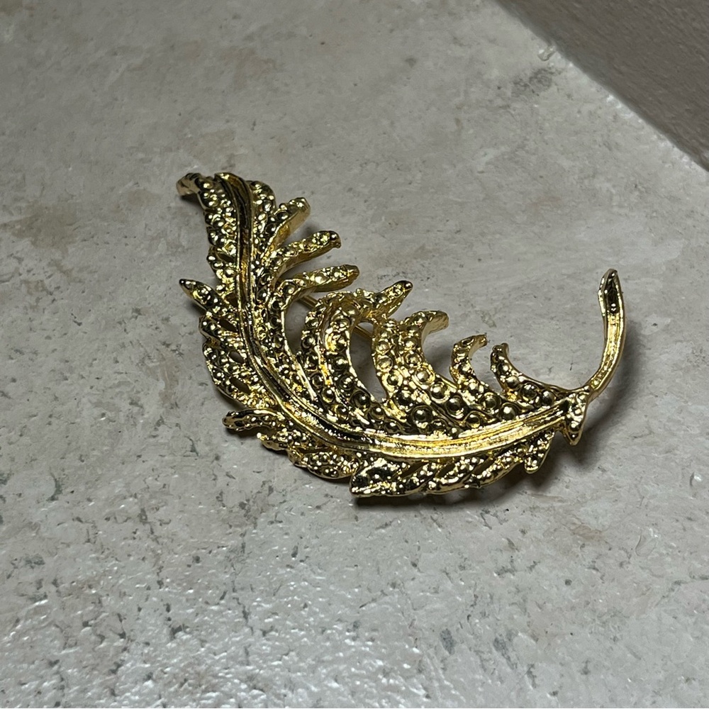 Gold tone feather leaf brooch pin